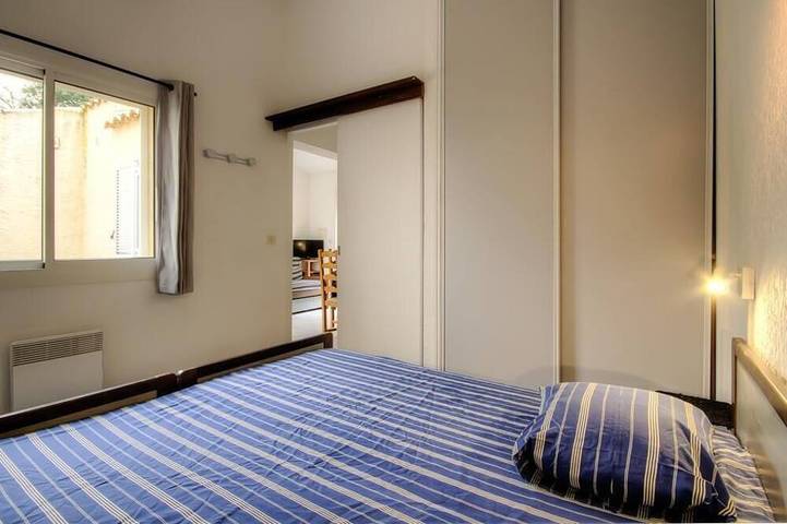 Location de vacances pour 3 personnes, avec Terrasse ainsi que Jardin et Piscine à Costa - 3
