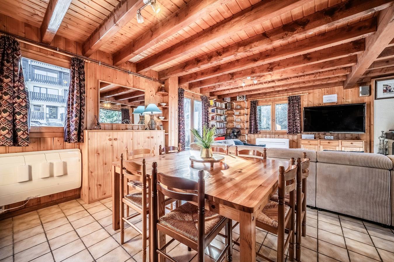 Chalet 'Des Charmes' con vistas a la montaña, terraza privada y Wi-Fi in Thollon-les-Mémises, Thonon-les-Bains region