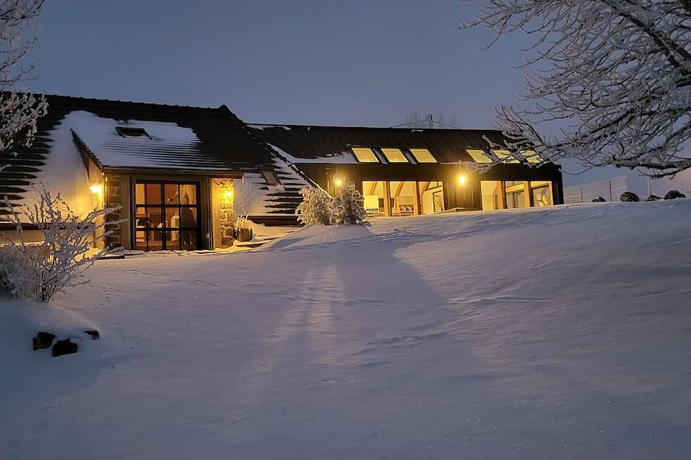 Relaxation between lakes and mountains JoAli 4 * Gîte in Saulzet-le-Froid, Regionaler Naturpark Volcans d'Auvergne