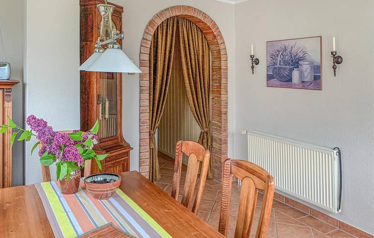 Retraite au bord de la mer avec TV, parking et cuisine. in Mahlzow, Wolgast