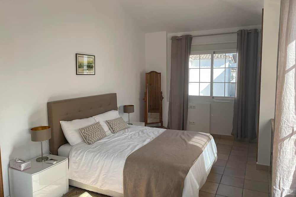 Benahavis Village house with private pool sleeps up to 8 in Val de Guadalmina, Benahavís