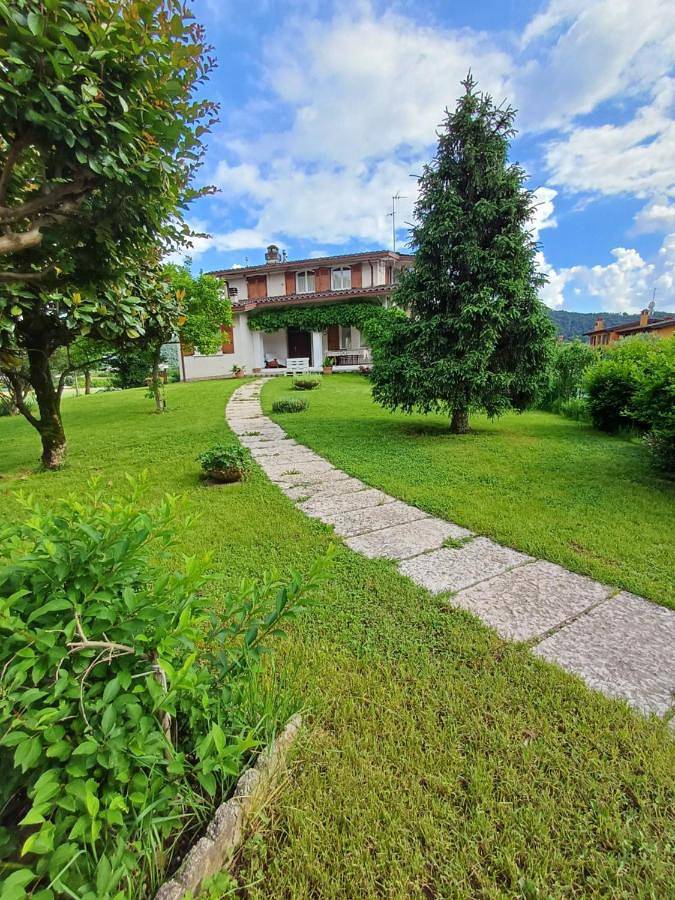 Albergo a gestione familiare per 2 persone, con balcone e giardino in Franciacorta