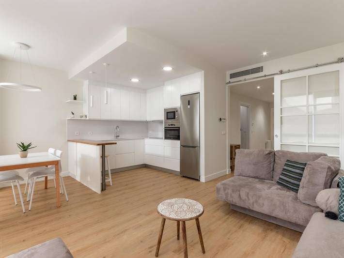 Entire holiday apartment, New and bright in Plaza Moyua in Bilbao, Bizkaia