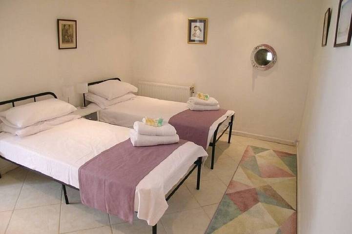 Location de vacances pour 6 personnes, avec piscine ainsi que jardin et terrasse à Augignac - 2