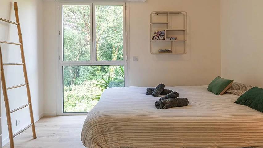 Gîte pour 7 personnes, avec Terrasse et Piscine dans Parc de Vaugrenier - 4