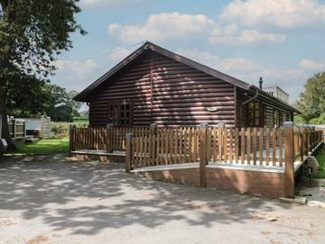 Log Cabin for 7 People in Swanage, Purbeck Heritage Coast, Photo 1