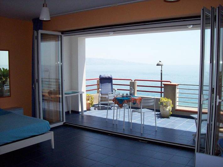 Gîte pour 7 personnes, avec terrasse et vue, animaux acceptés à Alì Terme