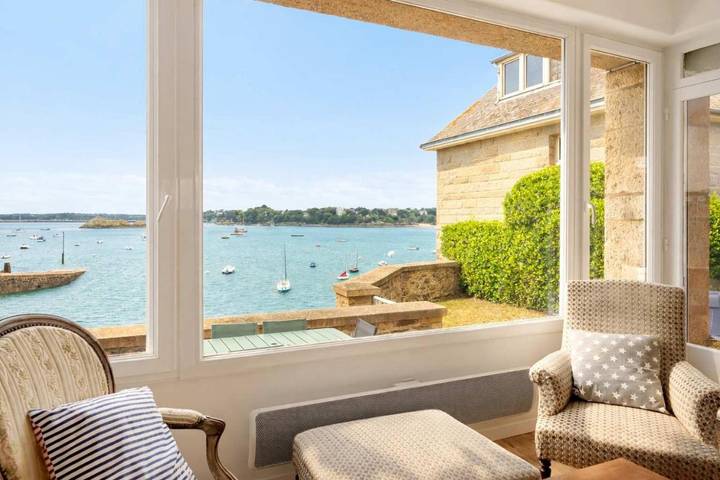 Gîte pour 6 personnes, avec terrasse dans Tour Solidor