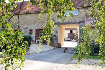 Gîte pour 8 personnes, avec sauna ainsi que jardin et jacuzzi à Boursault (Marne)