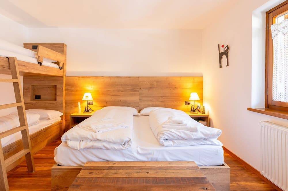 Appartamento intero, Accogliente appartamento per 6 ospiti con Wifi, Tv, patio e animali ammessi in Penia, Canazei