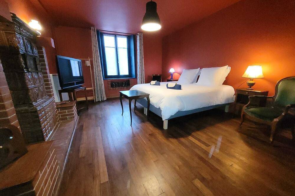Maison entière 6 chambres jusqu'à 15 personnes in Monthureux-sur-Saône, Neufchâteau