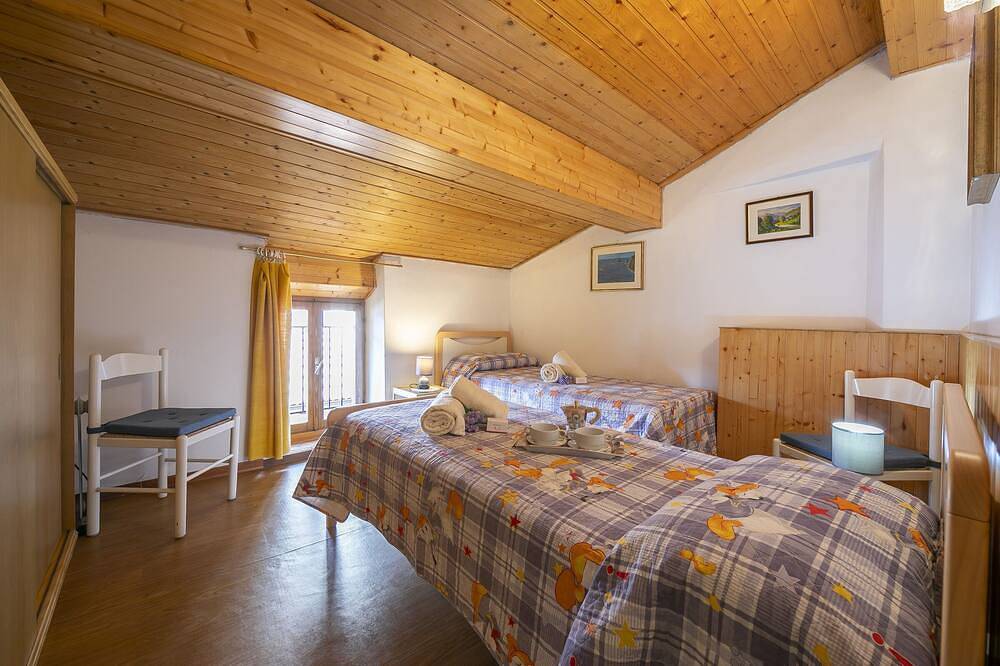 Entire apartment, Appartamento Miorelli 1, Torbole sul Garda, Italy in Torbole, Nago-Torbole