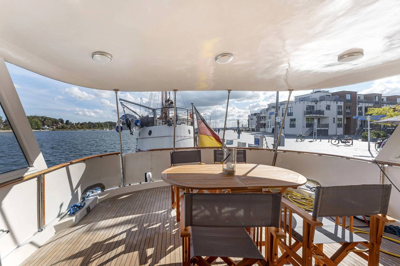 Bateau 'Ocean Motion' avec vue sur la mer, terrasse privée et Wi-Fi in Mürwik, Flensbourg