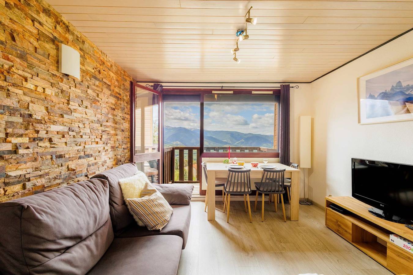 Appartamento intero, Anana Balcon Cerdan   Duplex with Mountain Views in Font-Romeu-Odeillo-Via, Parco naturale regionale dei Pirenei catalani