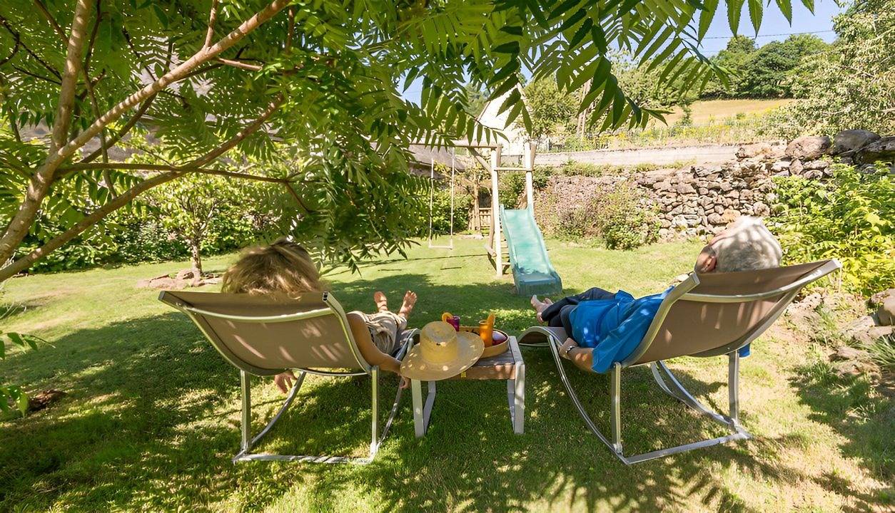 Gîte des ânes à chroniques : Vivez des vacances décalées in Jou-sous-Monjou, Région d'Aurillac