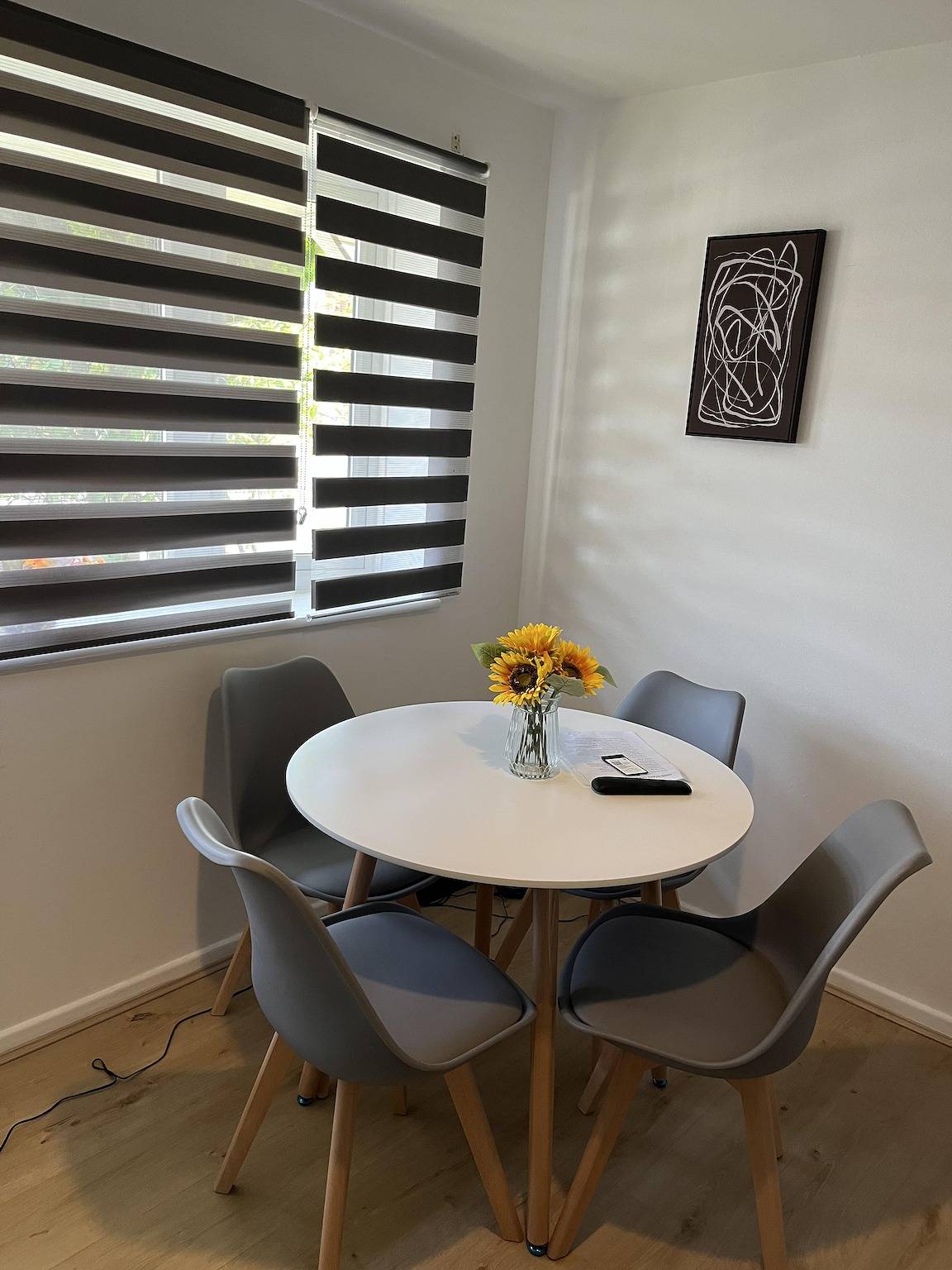 Hive Stays, sleeps 3, Free Parking, Wifi, Smart Tv in Kettering, Northamptonshire