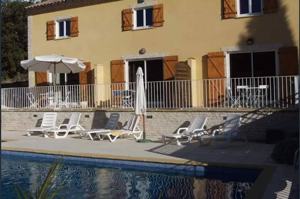 Beau Domaine en Plein sud de L'ardeche Avec Grande Picsine, Bbq, Jeux in Lagorce, Ardèche