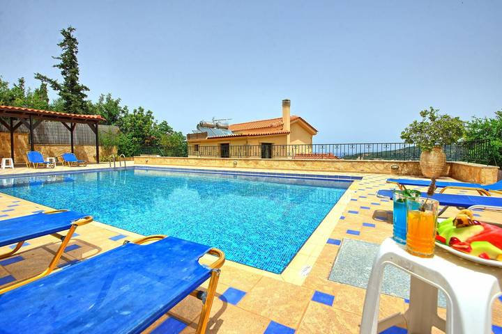 Villa für 12 Personen, mit Balkon und Terrasse sowie Pool in Chania und Umgebung