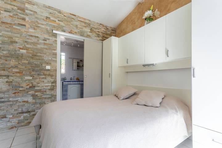 Quarto de hóspedes « Chrisama » com piscina partilhada, Wi-Fi e ar condicionado in Flayosc, Draguignan (Região)