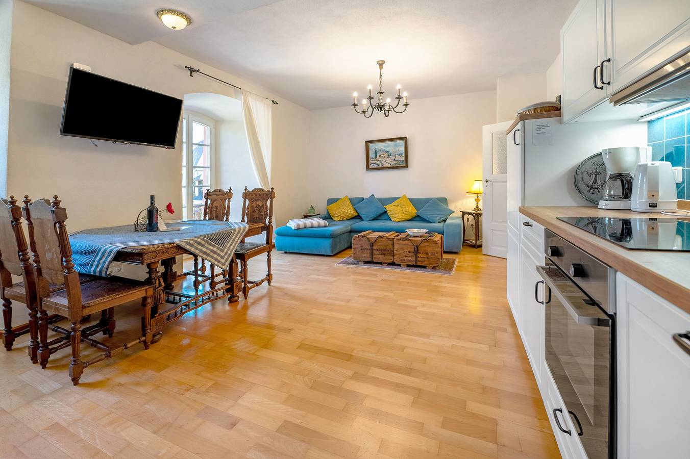 Entire apartment, Apartment 'Schatztruhe - Ferienwohnung' with Mountain View, Shared Terrace and Wi-Fi in Maring-Noviand, Bernkastel-Kues region
