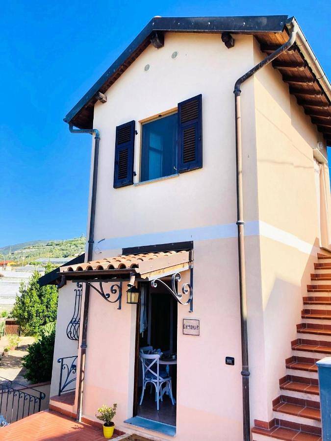 Le Miromar - casa indipendente - parcheggio privato - private parking in Riva Ligure, Riviera di Ponente
