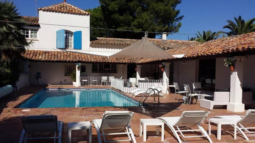 Villa pour 12 personnes, avec jacuzzi et piscine ainsi que jardin et terrasse au Grau-d'Agde