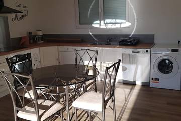 Gîte pour 4 personnes, avec terrasse dans Yves