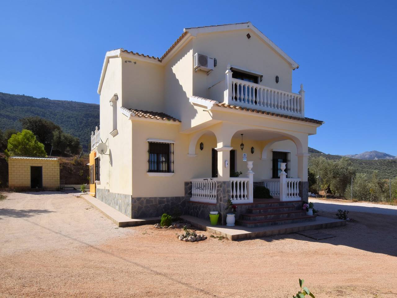 Wunderschöne Villa mit Whirlpool in Villanueva del Trabuco in Villanueva del Trabuco, Málaga Provinz