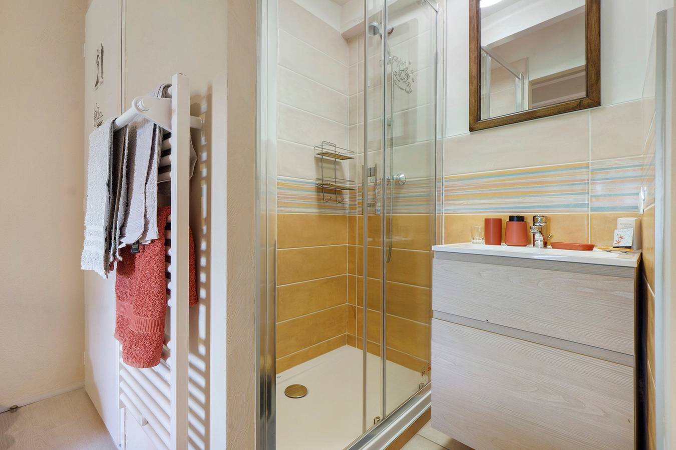 Bed & Breakfast 'Chambre Tilleul met zwembad', bergzicht, gedeeld zwembad & wifi, foto 10