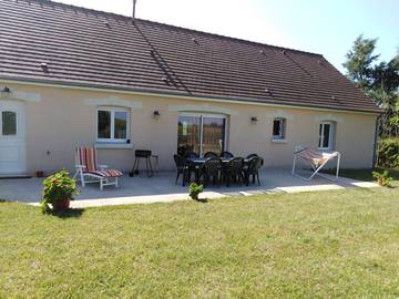 Gîte pour 6 personnes, avec terrasse et jardin à Thésée