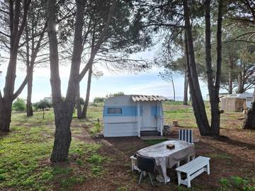 Camping für 2 Personen, mit Terrasse und Garten sowie Ausblick auf Korsika