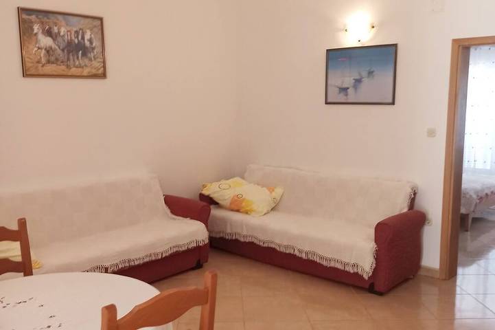 Ganze Wohnung, 1-Zimmer-Ferienwohnung mit Terrasse und Meerblick Podgora, Makarska in Podgora, Makarska Riviera