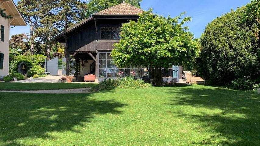Gîte pour 3 personnes, avec Terrasse et Jardin ainsi que Piscine et Vue sur le lac à Nyon