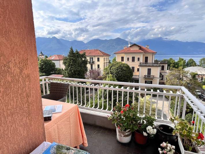 Appartement entier, Casa Verdi" am See, nur einen Steinwurf vom Stad in Luino, Comune di Luino