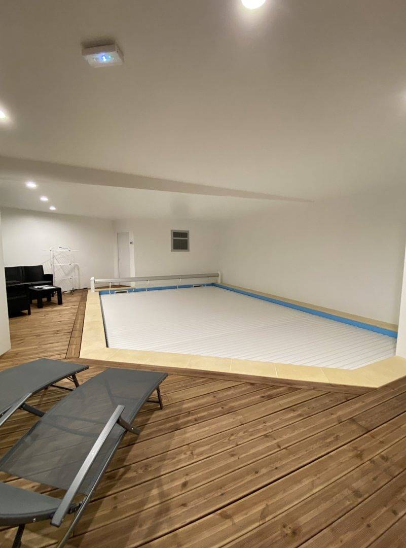 Piscine intérieure privée chauffée À l'Orée du Bois, en Normandie in Auvilliers, Région de Dieppe