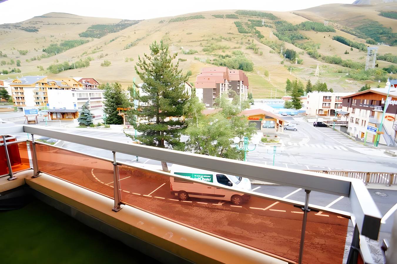 Apartamento entero, Apartamento 'Boutique Central Les 2 Alpes' con vistas a la montaña, balcón y Wi-Fi in Mont-de-Lans, Les Deux Alpes