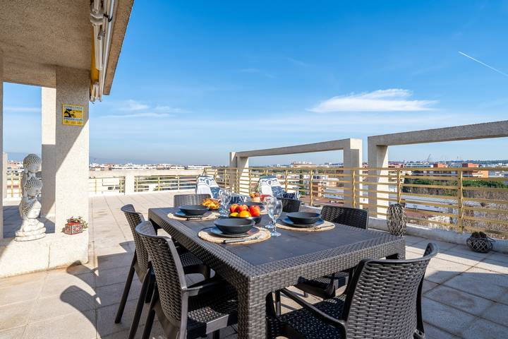 Apartamento entero, Apartamento 'Salou Beach' con vistas al mar, Wi-Fi y aire acondicionado in Salou, Costa Dorada