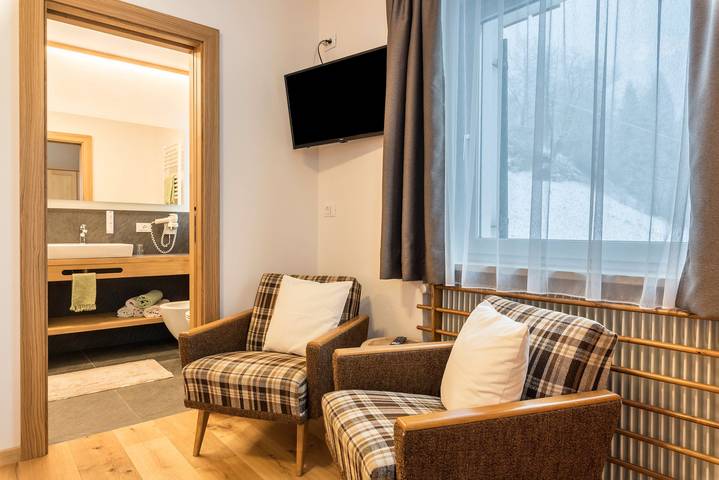 Entire apartment, Cozy Apartment "Geranie - Sonnleitn" with Mountain View & Balcony in Sankt Peter Tal, Lajen