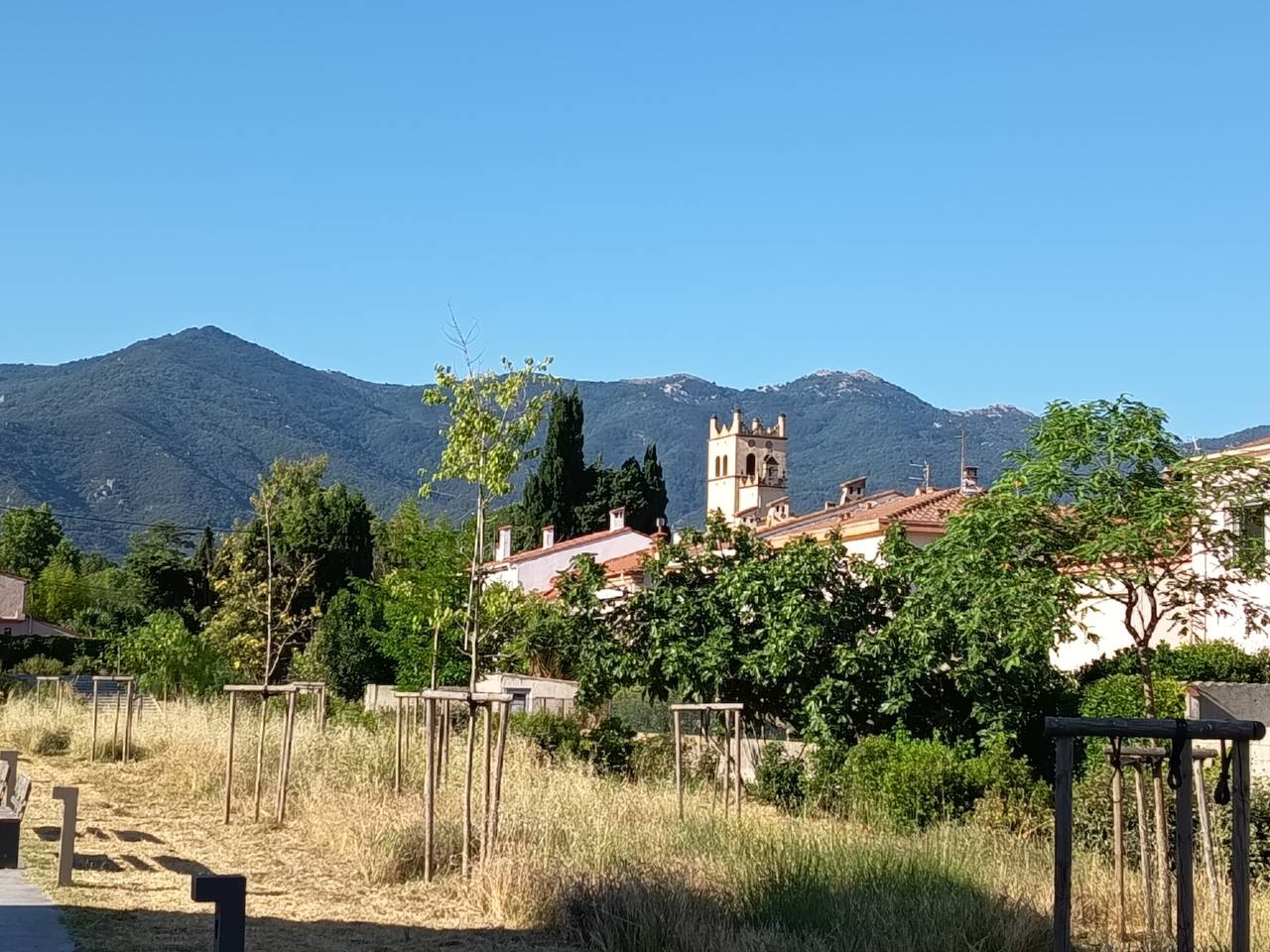 Holiday Home 'Des Barnèdes' with Private Pool, Wi-Fi and Air Conditioning in Saint-Génis-des-Fontaines, Céret region