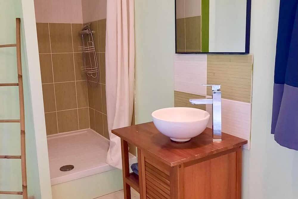 Gîte confortable près de Saumur : 2 chambres, jardin clos, terrasse, proche sites touristiques in Brain-sur-Allonnes, Vallée de la Loire
