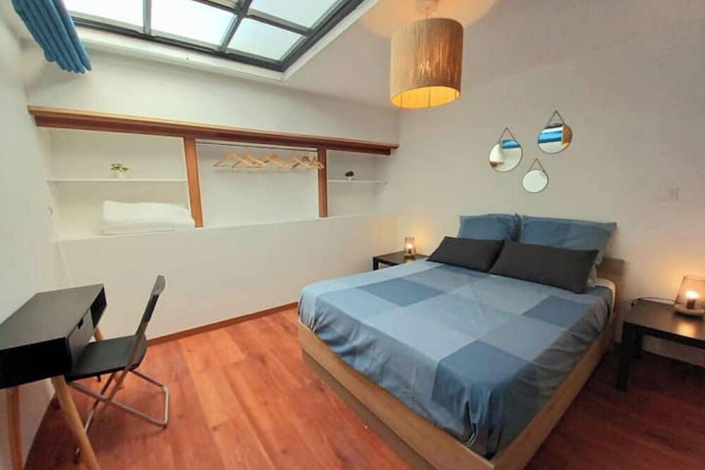 Entire apartment, T5 L'atelier Insolite Plein Centre Wifi in Valence d'Agen, Tarn-et-Garonne