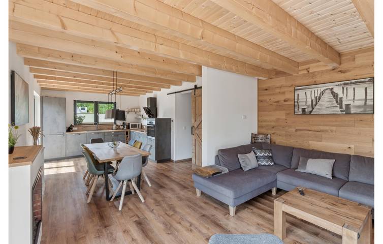 Gemütliche Wohnung in der Nähe von Strasen City Center mit Parkplatz in Wustrow (Mecklenburgische Seenplatte), Mecklenburg-Strelitz