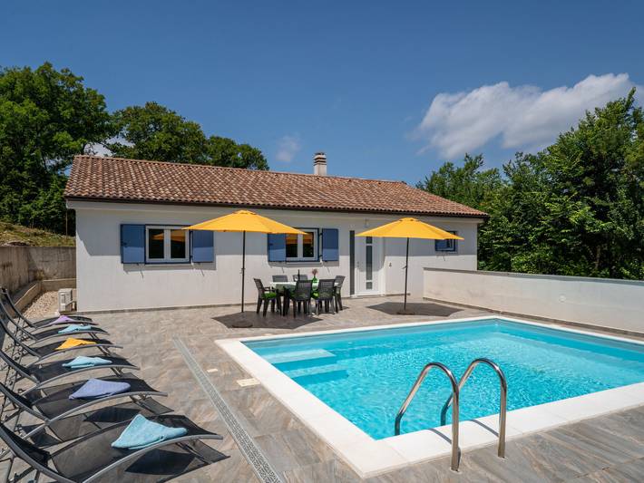 Ferienhaus für 6 Personen, mit Terrasse und Ausblick sowie Garten