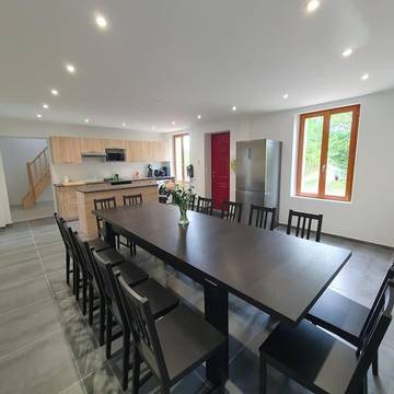 Gîte pour 14 personnes, avec jardin à Bressolles