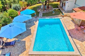 Villa für 9 Personen, mit Garten und Pool sowie Balkon in Premantura