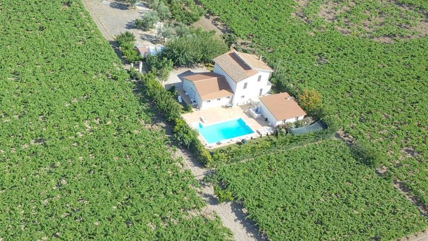 Casa vacanza per 2 persone, con Giardino e Piscina nonché Panorama a Canosa di Puglia
