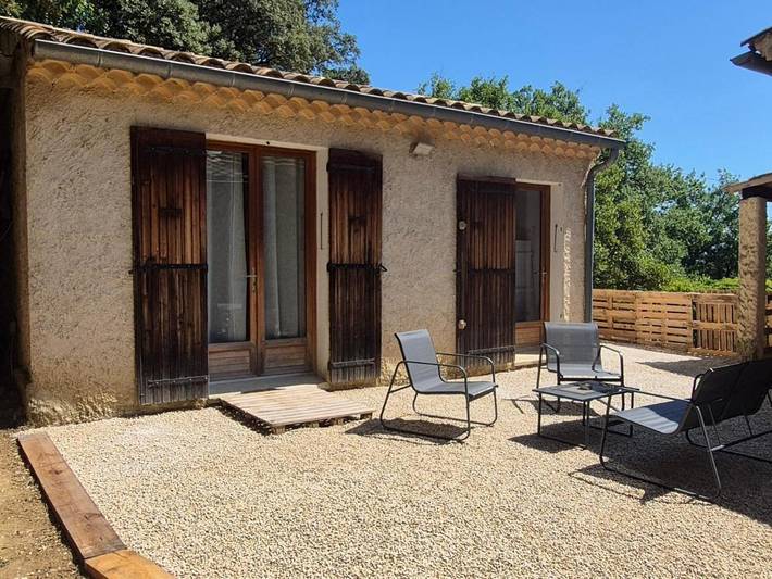 Location de vacances pour 3 personnes, avec terrasse ainsi que jardin et vue à Rochegude - 4