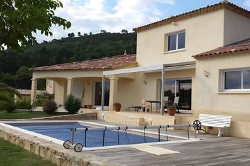 Chambre d’hôte pour 2 personnes, avec jardin et piscine à Draguignan