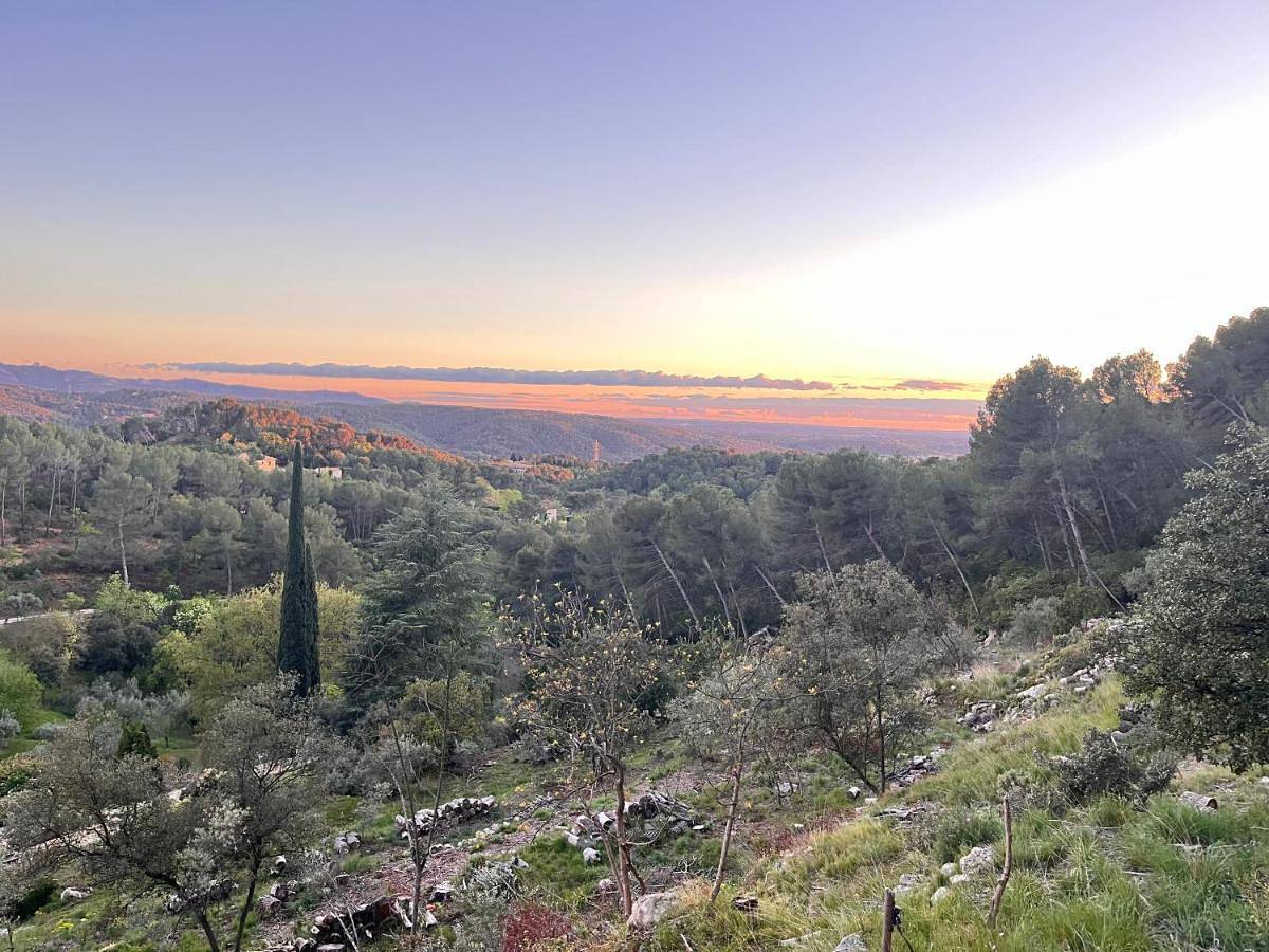 Aix-en-Provence, Maison provençale plein cœur de la forêt avec vue unique et Clim in Le Tholonet, Région d'Aix-en-Provence