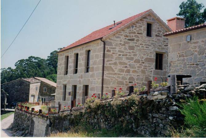 Casa de vacaciones para 8 personas, con jardín además de vistas al lago y vistas, Se admiten mascotas en Rias Baixas - 2
